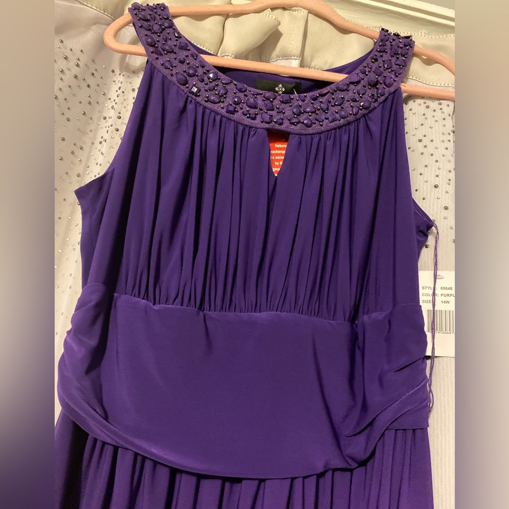 Brand- Ronni Nicole
Size- 14W, PTP- 19”-22”, Length- 55”
Color- Purple - Picture 3 of 4